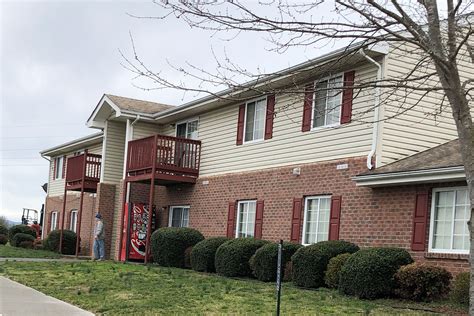 Contact or stop by 50 Foxtree Dr to discuss your new <b>apartment</b>! 50 Foxtree Dr is located in <b>Martinsville</b>, Virginia in the 24112 zip code. . Apartments for rent in martinsville va